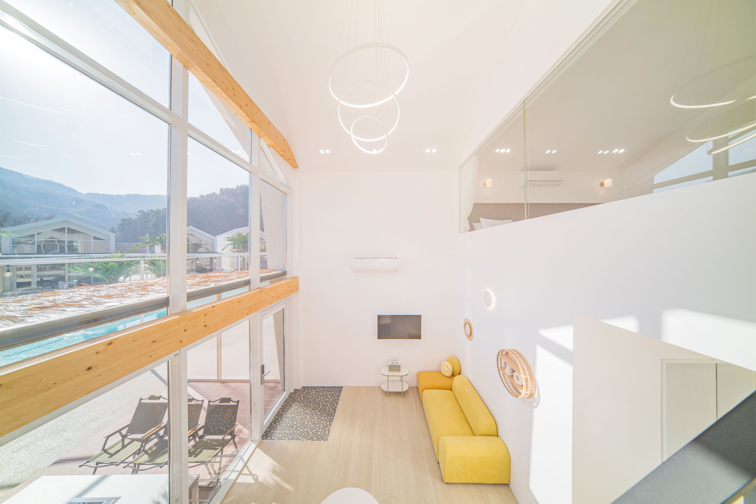 레드콩풀빌라의 FL1