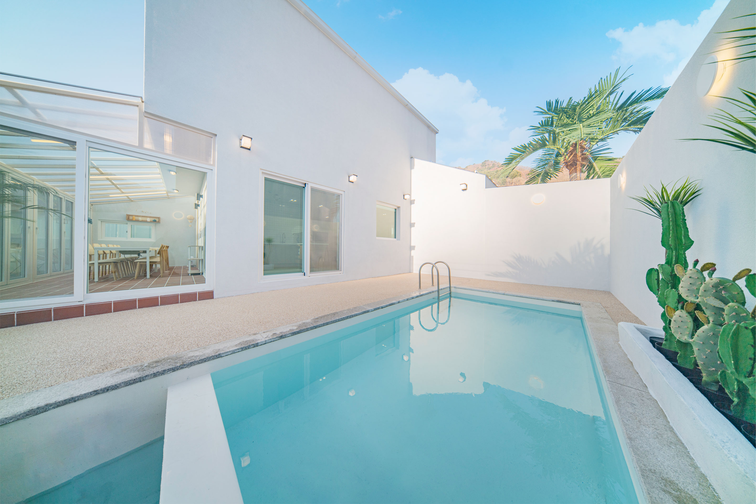 레드콩풀빌라 미온수 개별수영장